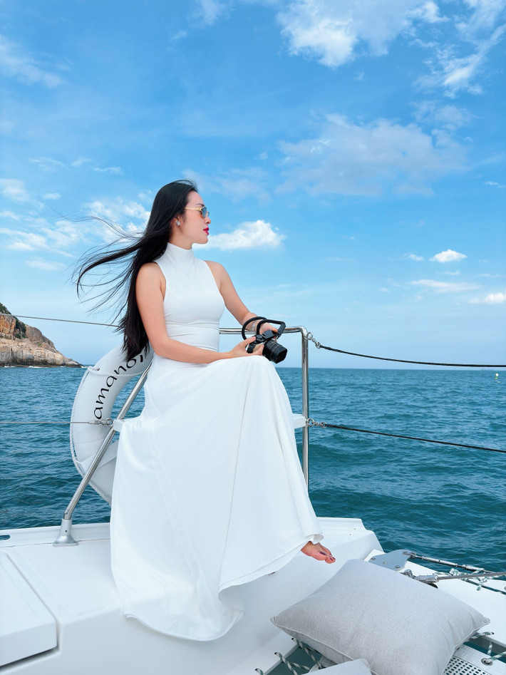 Mới đây, diễn viên Diệp Bảo Ngọc chia sẻ loạt ảnh trong chuyến du lịch biển Ninh Thuận, gây chú ý với vẻ đẹp thanh thoát, rạng rỡ. Ảnh: FB Diệp Bảo Ngọc