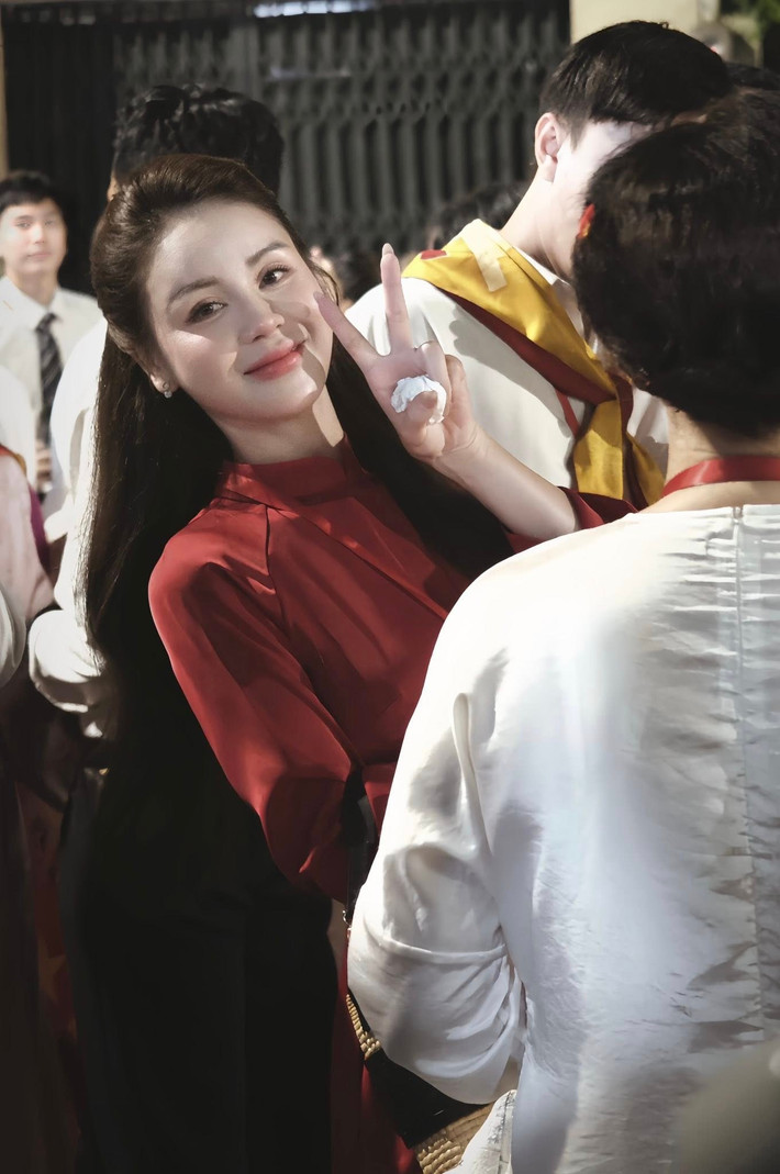 Diễn viên Lương Thu Trang từng gây ấn tượng qua loạt phim giờ vàng của VTV như Hướng dương ngược nắng, Mặt nạ gương, Đấu trí, Trạm cứu hộ trái tim, Cha tôi người ở lại…
