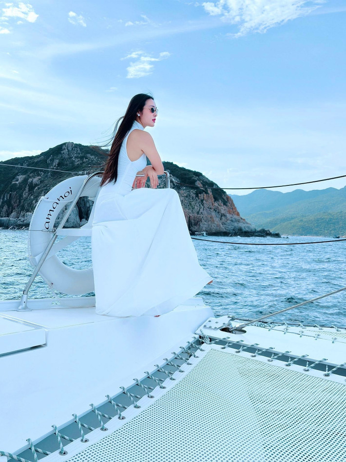 Hình ảnh thơ mộng và gợi cảm này nhanh chóng nhận được hàng nghìn lượt yêu thích và bình luận khen ngợi từ cộng đồng mạng. Ảnh: FB Diệp Bảo Ngọc
