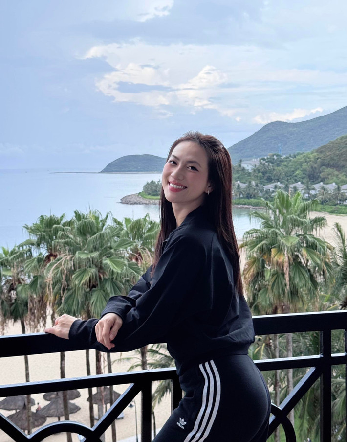 Diễn viên Phương Anh Đào tươi tắn trong chuyến đi biển gần đây. Ảnh: FB Phương Anh Đào