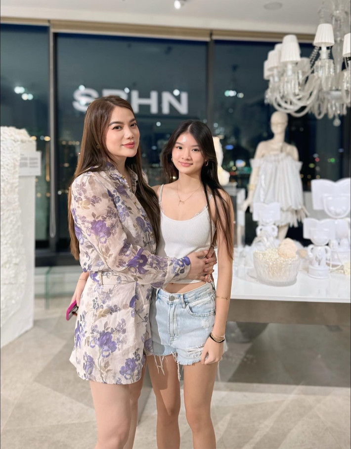Bảo Tiên, con gái của diễn viên Trương Ngọc Ánh và diễn viên Trần Bảo Sơn luôn nhận được sự quan tâm của công chúng ngay từ khi còn nhỏ. Ảnh: FB Trương Ngọc Ánh