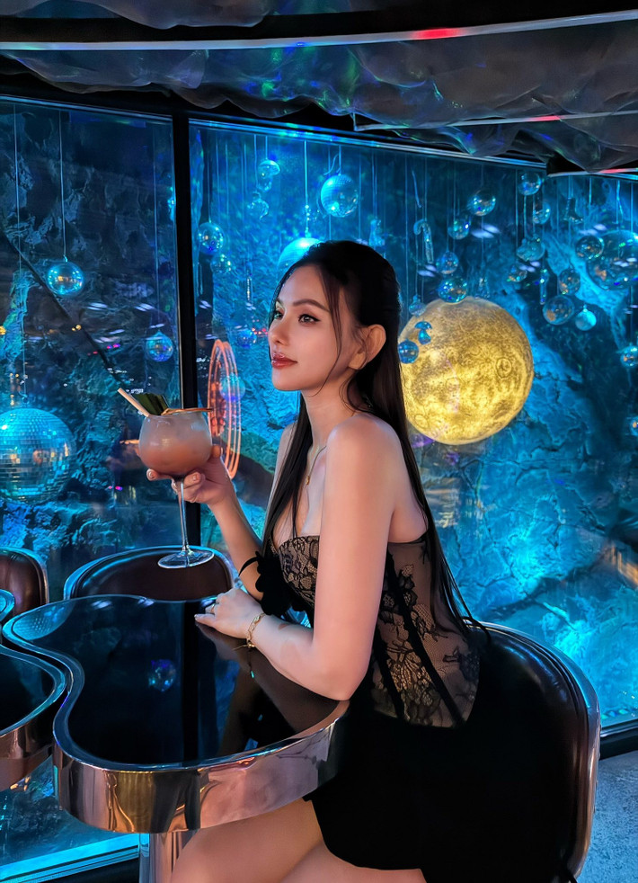 Từ khi còn là cô ca sĩ tuổi teen của nhóm Mây Trắng, Thu Thủy đã nổi bật với gương mặt xinh xắn, đôi mắt to tròn và nụ cười rạng rỡ. Ảnh: FB Nguyễn Thu Thuỷ