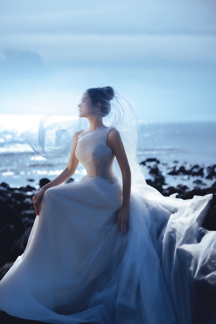 ự tự nhiên, phóng khoáng và thần thái tươi trẻ giúp nữ diễn viên nhanh chóng thu hút sự quan tâm lớn từ khán giả.