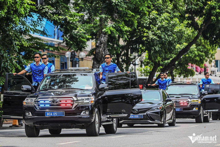 Theo đó, chương trình trình diễn nghiệp vụ sẽ diễn ra từ 17h - 18h, ngày 2/8 tại khu vực từ ngã tư Hàng Khay giao Đinh Tiên Hoàng tới Tượng đài Cảm Tử Quân, không gian phố đi bộ hồ Hoàn Kiếm.