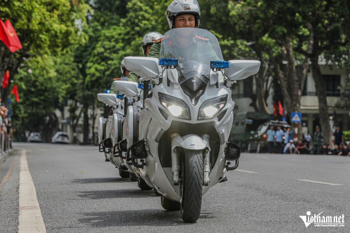 Trong tối cùng ngày, sẽ diễn ra chương trình biểu diễn nghệ thuật: "Bản hùng ca Công an nhân dân Việt Nam".