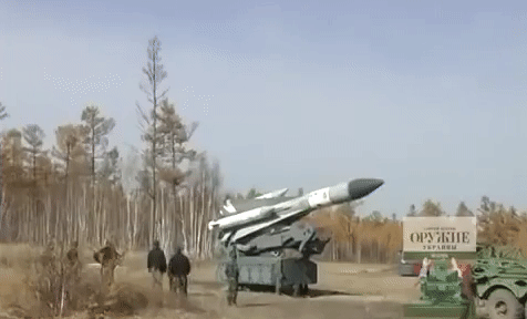 "Rồng lửa" S-200 Angara/Vega/Dubna, tên ký hiệu NATO SA-5 Gammon là hệ thống tên lửa đất đối không (SAM) tầm xa, trần bắn từ trung bình đến cao.