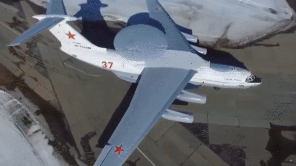 Tờ Ukrainska Pravda dẫn một nguồn tin của Tổng cục Tình báo Quốc phòng Ukraine (GUR) từng cho biết lực lượng Ukraine sử dụng hệ thống phòng không S-200 để bắn hạ máy bay Nga.