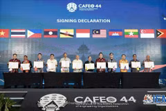 Chủ tịch VUSTA Châu Văn Minh cùng lãnh đạo AFEO ký Tuyên bố chung CAFEO 44