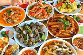 “Ăn sập” Hải Phòng với loạt món vặt ngon, rẻ khiến giới trẻ mê không lối về