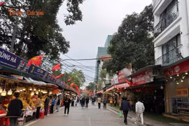Phủ Tây Hồ đổi khác gọn gàng từ hàng quán đến giao thông
