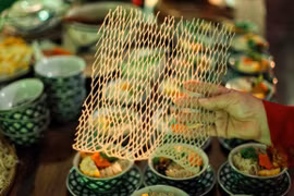 Lạ miệng với món phở sắn Quế Sơn sợi đan như lưới cá