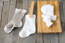 Mẹo làm trắng tất bị ố vàng chỉ bằng chanh tươi, nhanh gọn, hiệu quả