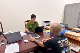 Phẫn nộ con trai livestream chửi bới, dọa đánh mẹ đẻ ở Hà Tĩnh