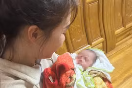 Phát hiện bé trai sơ sinh bị bỏ rơi ở Hà Tĩnh