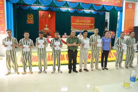 132 phạm nhân ở Trại giam Nghĩa An được đặc xá về nhà đón Quốc khánh 2/9