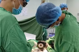 Cắt đai ốc 'giải cứu' dương vật cho người đàn ông ở An Giang