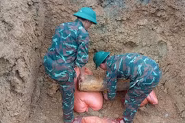 Phát hiện bom "khủng" còn nguyên đầu nổ ở Hà Tĩnh