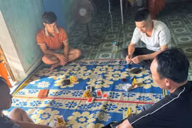 Khởi tố nhóm đánh bạc tại nhà riêng ở Quảng Trị
