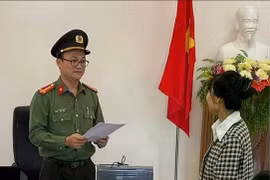 Khởi tố 3 “nữ quái” vận chuyển tiền qua biên giới