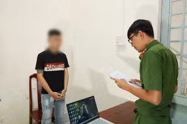 Dàn cảnh chặn cướp điện thoại của người yêu cũ để xoá dữ liệu nhạy cảm