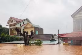 Mưa lũ gây ngập lụt, chia cắt nhiều khu vực ở Quảng Trị