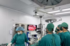 Phẫu thuật ung thư, cắt bỏ đồng thời hai khối u trong một lần mổ