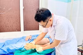 Cứu cẳng tay đứt lìa cho bệnh nhân nhóm máu hiếm sau 6 giờ 'cân não'