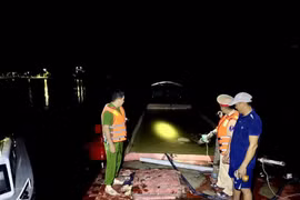Bắt giữ phương tiện vận chuyển 40m3 cát lậu ở Hà Tĩnh