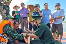 Cứu sống ngư dân trôi dạt gần 2 ngày trên biển