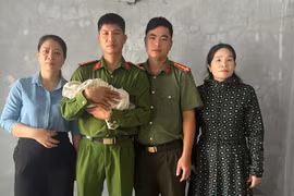 Bé trai sơ sinh bị bỏ rơi trong chùa cổ ở Quảng Trị