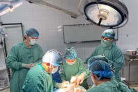 Nối thành công bàn chân bị đứt lìa cho người đàn ông ở Quảng Trị