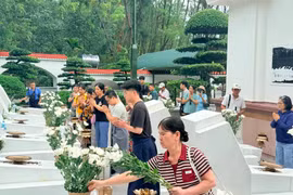 Hàng nghìn du khách tri ân, dâng hương tại Ngã ba Đồng Lộc dịp 2/9