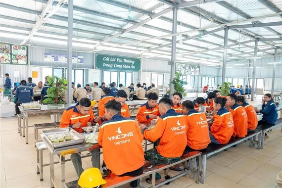 Chiến lược đằng sau kế hoạch tuyển dụng 100.000 công nhân cơ hữu của VinCons