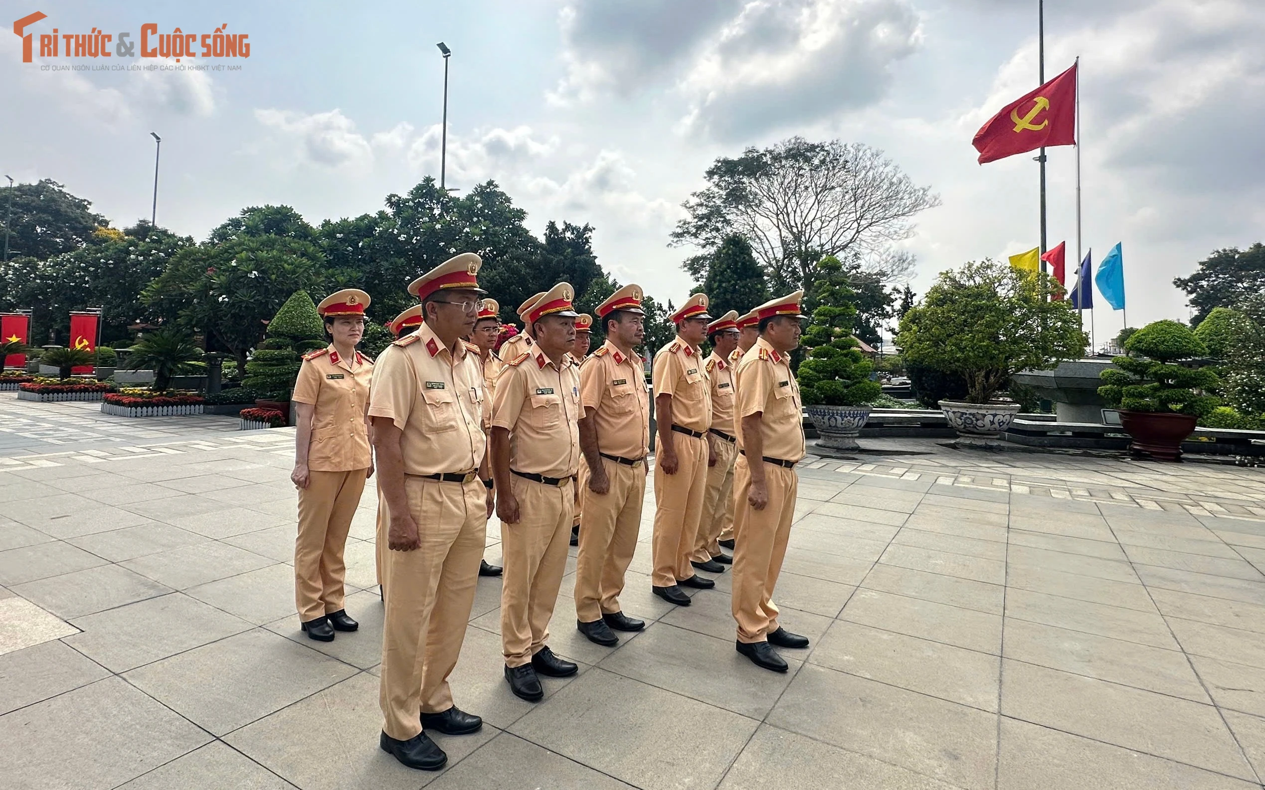 CSGT TP HCM viếng mộ Cố Thủ tướng Võ Văn Kiệt