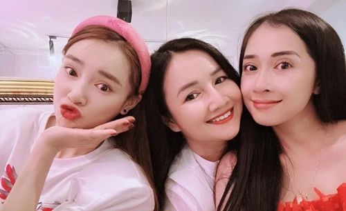 3 chị em gái nhà Nhã Phương vừa xinh lại giỏi