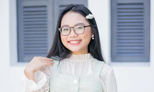 Phương Mỹ Chi ngập thị phi ở tuổi 17, có đáng bị ném đá?