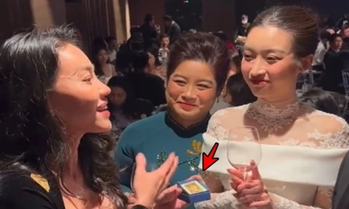 Đỗ Mỹ Linh nhận quà cưới “khủng” từ “bà trùm hoa hậu”