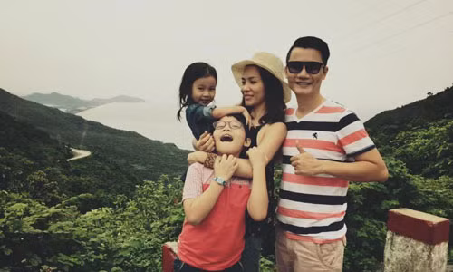 Tổ ấm 10 năm hạnh phúc của ca sĩ Hoàng Bách 