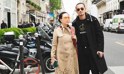 Hot Face sao Việt 24h: Quách Ngọc Ngoan và bạn gái dính như sam