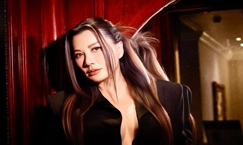 Vợ cũ Bằng Kiều gây sốt với nhan sắc gợi cảm tuổi U60