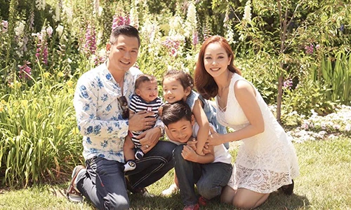 Hình ảnh đời thường hạnh phúc của Jennifer Phạm bên chồng con 