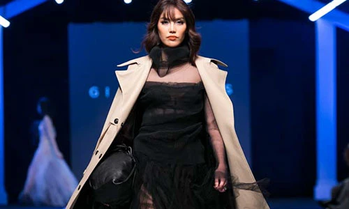 Chết mê với thần thái Lan Khuê trên sàn catwalk