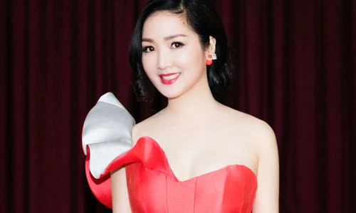 Hoa hậu Giáng My đẹp hút mắt với đầm trễ vai