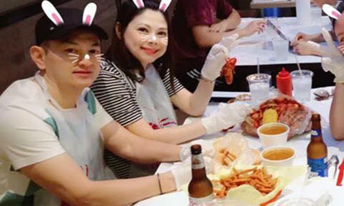 Hot Face sao Việt 24h: "Bà bầu" Thanh Thảo tươi rói bên chồng