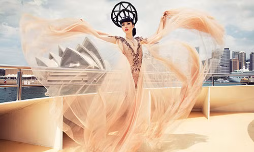 Siêu mẫu Jessica Minh Anh tung bộ ảnh hoành tráng tại Sydney