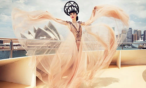 Siêu mẫu Jessica Minh Anh tung bộ ảnh hoành tráng tại Sydney