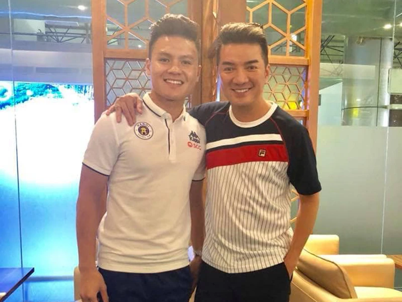 Quang Hải ghi bàn, Đàm Vĩnh Hưng tặng ngay quà đặc biệt