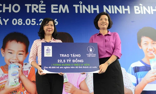 Vinamilk tặng sữa cho 40.000 trẻ em nghèo tại 40 tỉnh