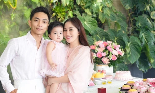 Khánh Thi - Phan Hiển tổ chức tiệc sinh nhật cho con gái út
