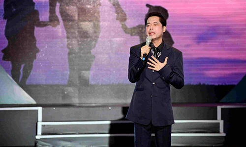 Khán giả bật khóc khi nghe Ngọc Sơn hát "Tình cha"